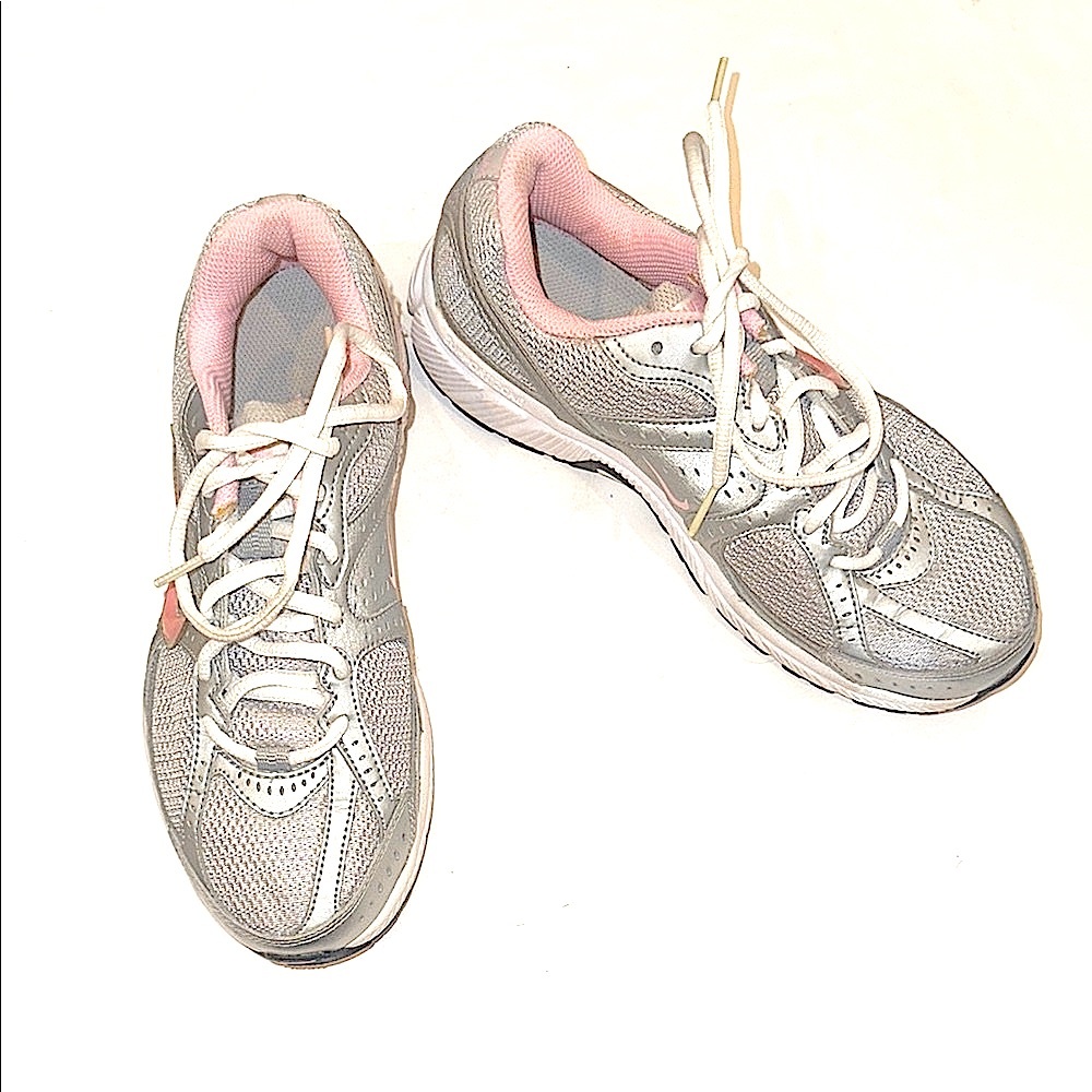 Nike Dart 7 Athletic Sneakers